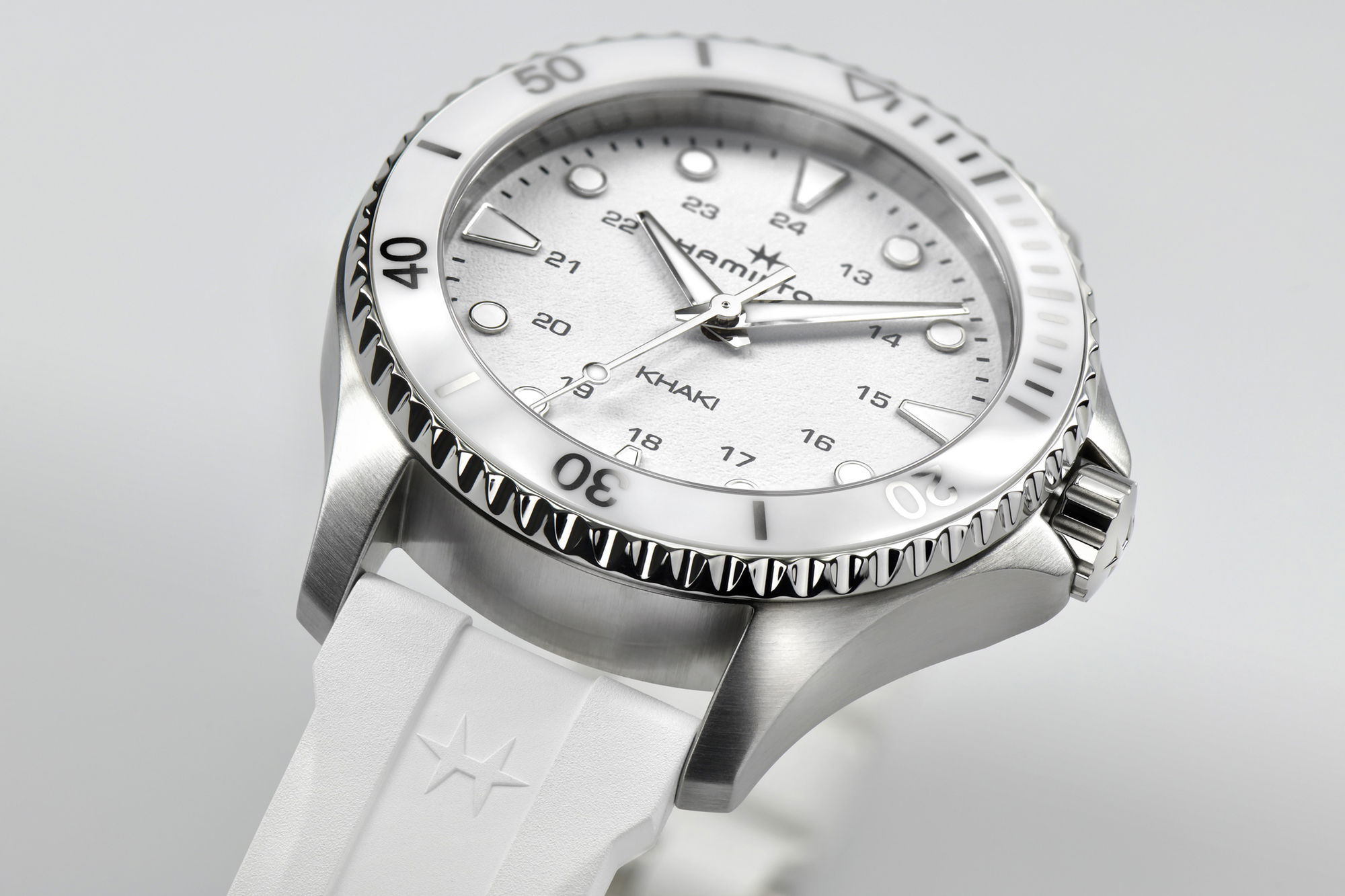 IMG_9085 Hamilton Khaki Navy Scuba H82221310 Replica 2