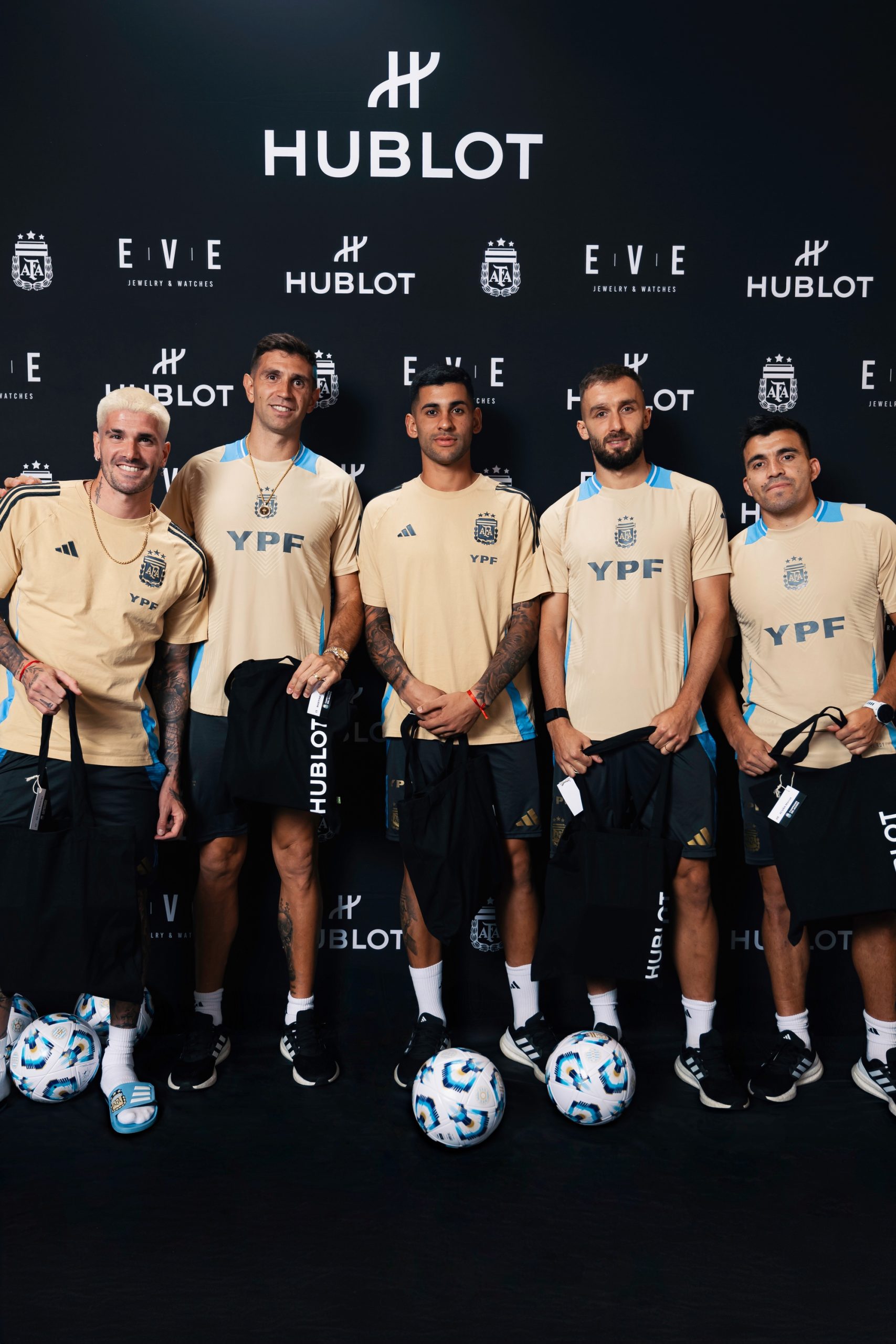 IMG_9085 Hublot Classic Fusion Chronograph Titanium Asociacion del Futbol Argentino 521.NL.7180.RX.AFA24 Replica 2