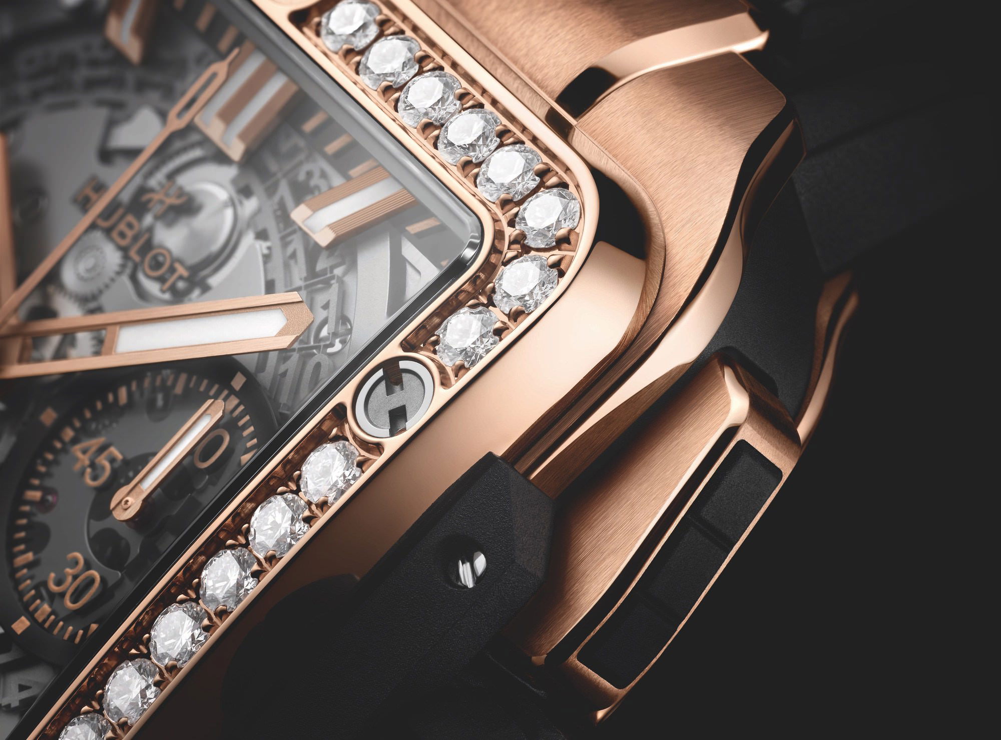 IMG_9085 Hublot Square Bang Unico King Gold Diamonds 821.OX.0180.RX.1204 Replica 2