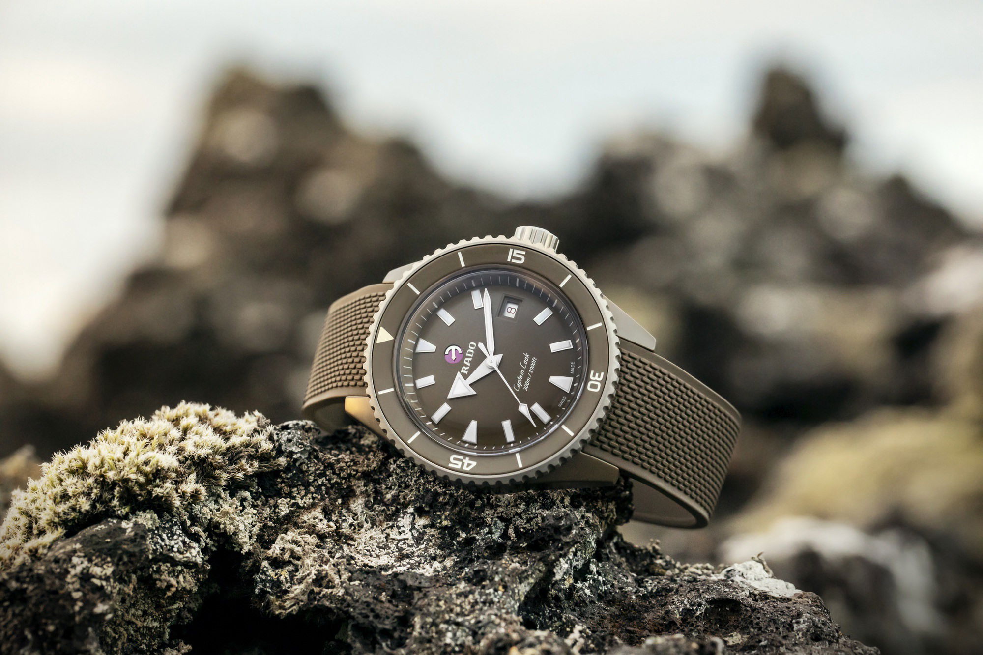 Rado Captain Cook High-Tech Ceramic Diver R32130318 Replica 2