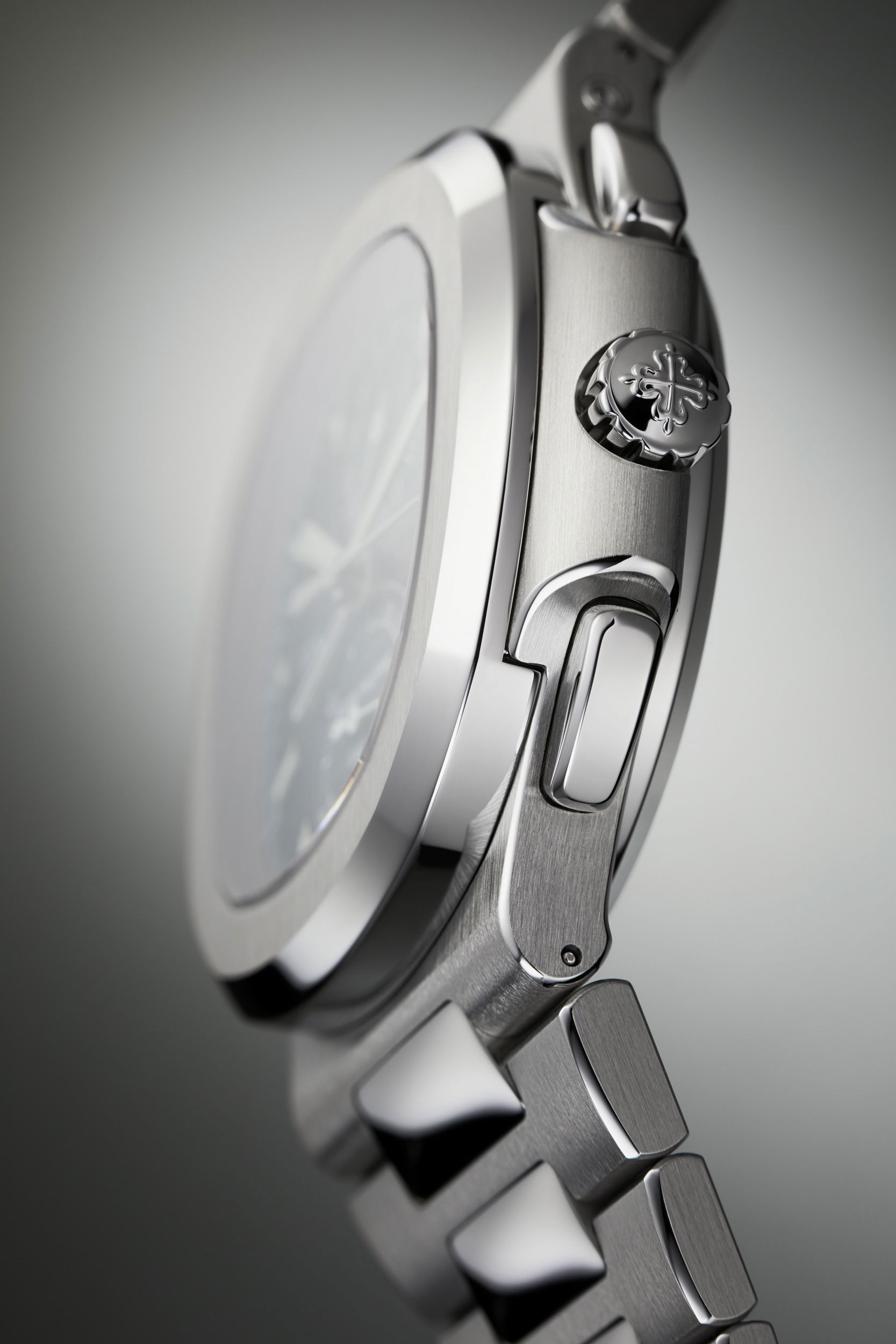 Patek Philippe Nautilus 5990/1A-011 Replica 8