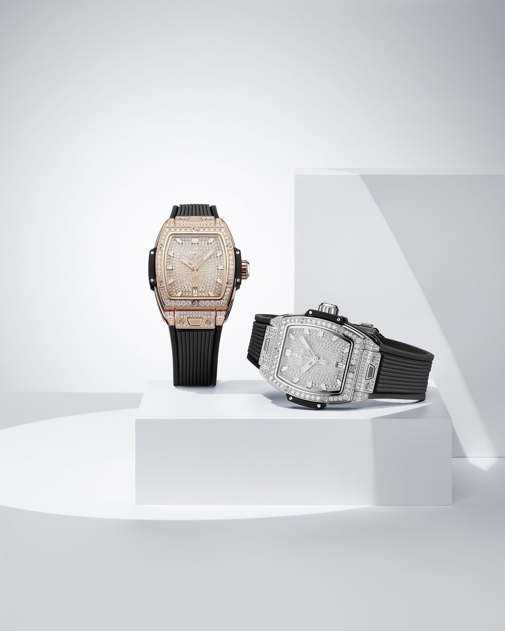 Hublot Spirit of Big Bang King Gold White Full Pave 682.OE.9000.RX.1604 3