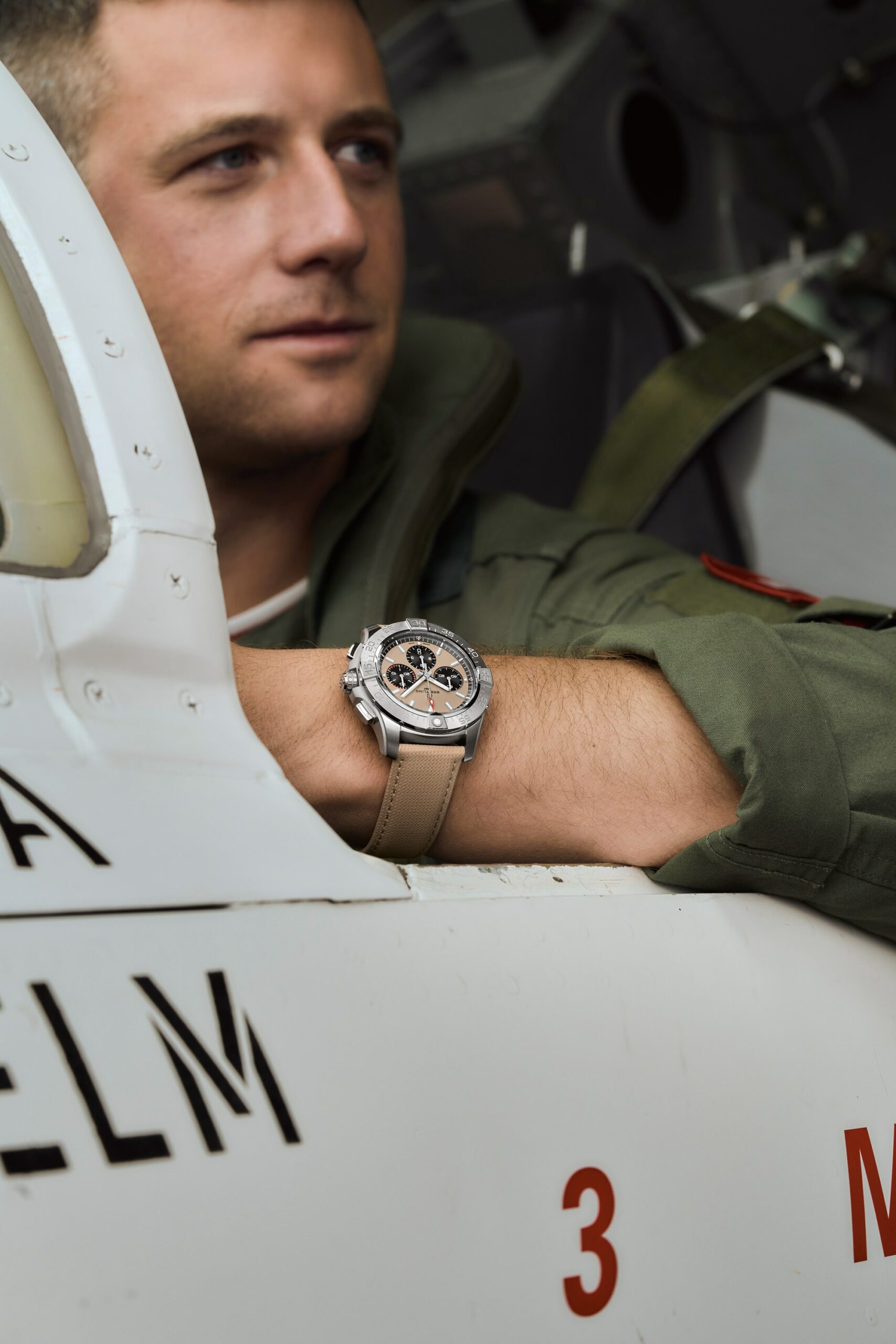 Breitling Avenger B01 Chronograph 44 AB0147101A1X1 Replica 4