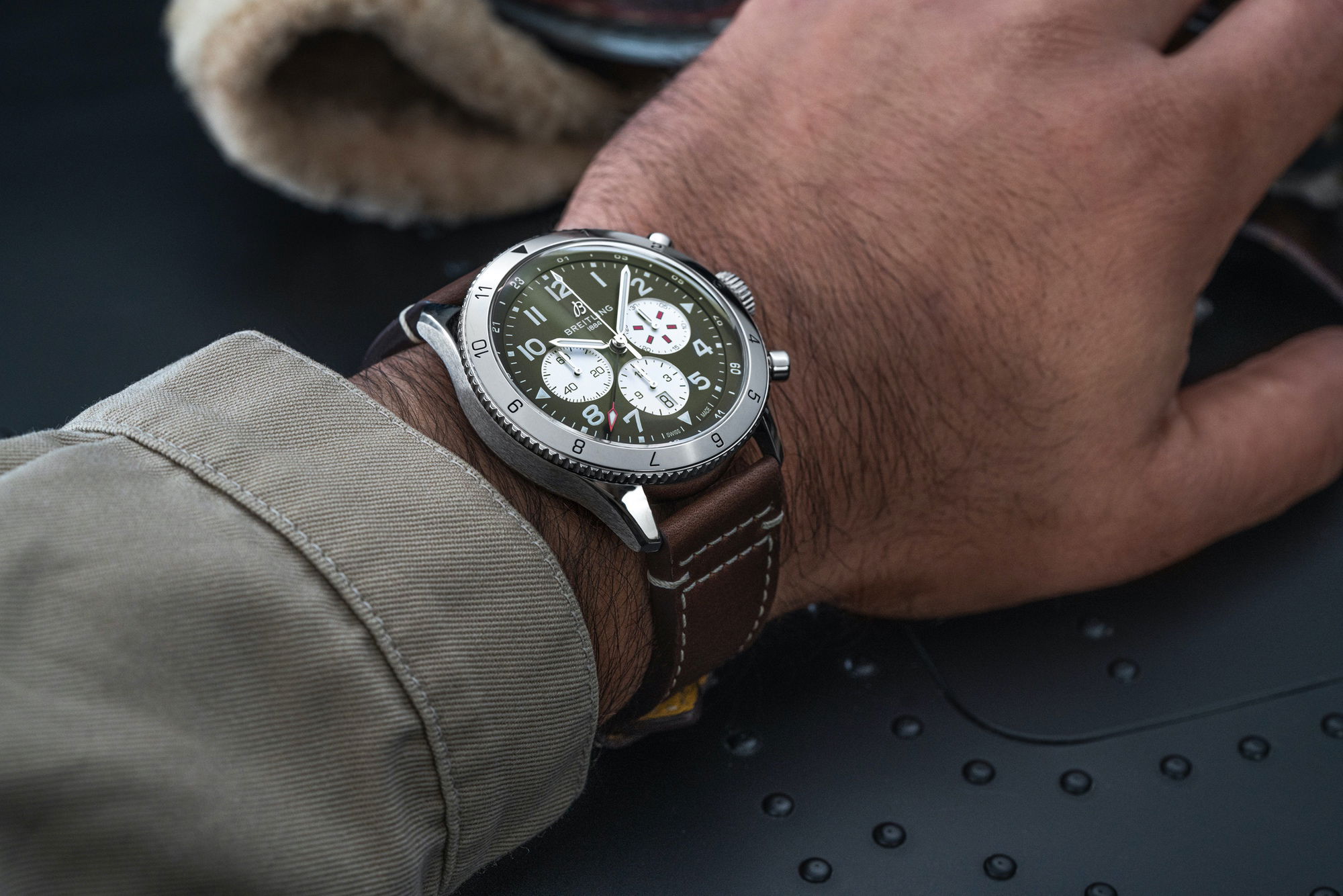 IMG_9081 Breitling Super AVI B04 Chronograph GMT 46 Curtiss Warhawk AB04452A1L1X1 Replica 4