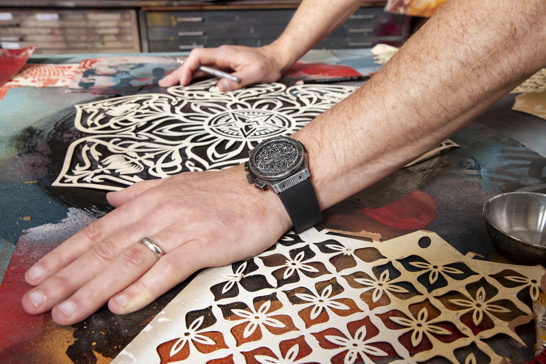 Hublot Classic Fusion Chronograph Shepard Fairey 525.NX.0137.RX.SHF21 Replica 4