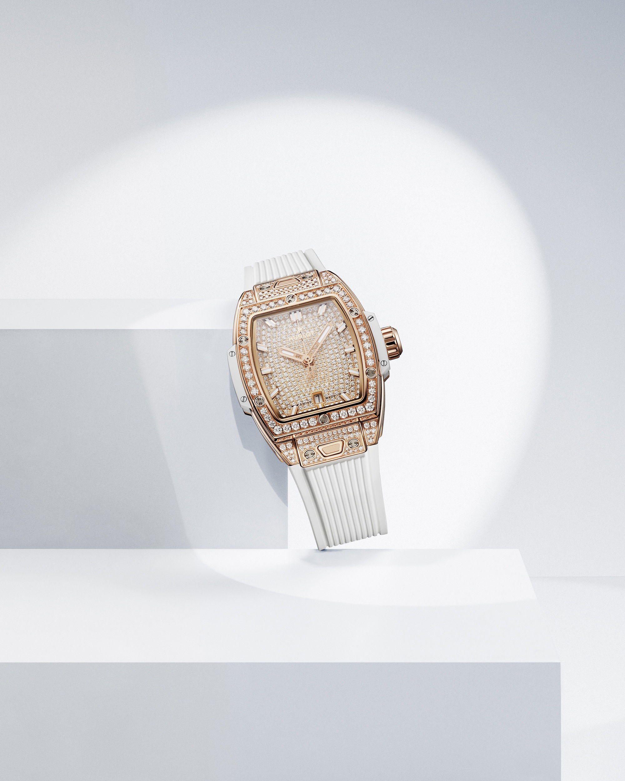 Hublot Spirit of Big Bang King Gold White Full Pave 682.OE.9000.RX.1604 Replica 4