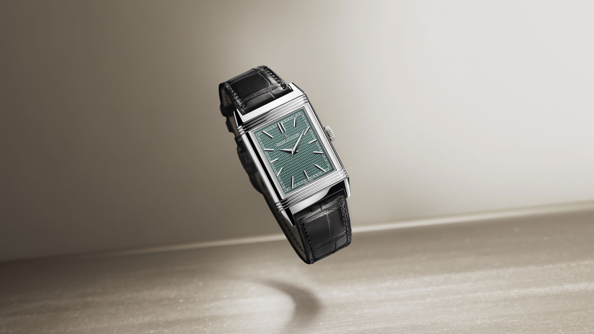IMG_9081 Jaeger-LeCoultre Reverso Tribute Enamel Hokusai – The Waterfall at Ono Q39334T5 Replica 4
