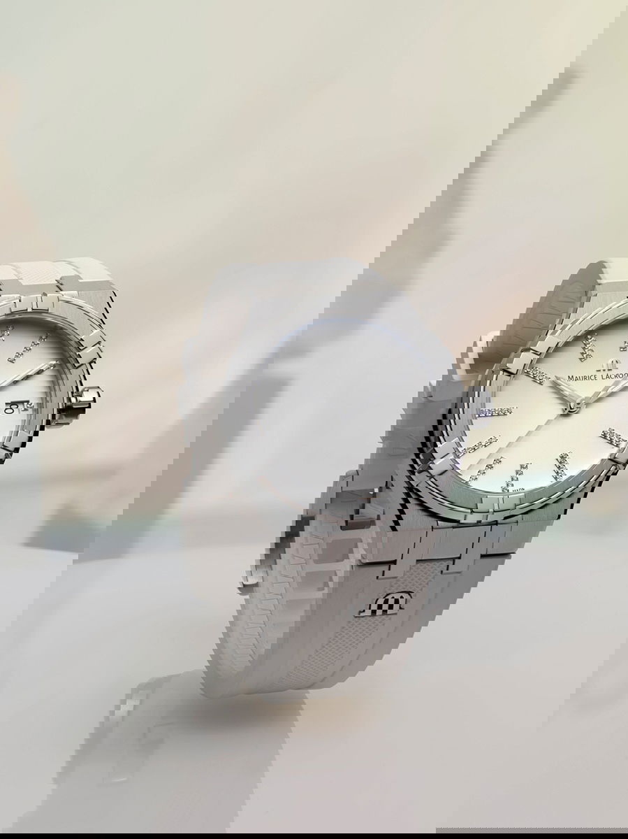 Maurice Lacroix Aikon Quartz Date 35 AI1106-SS000-150-7 Replica 4