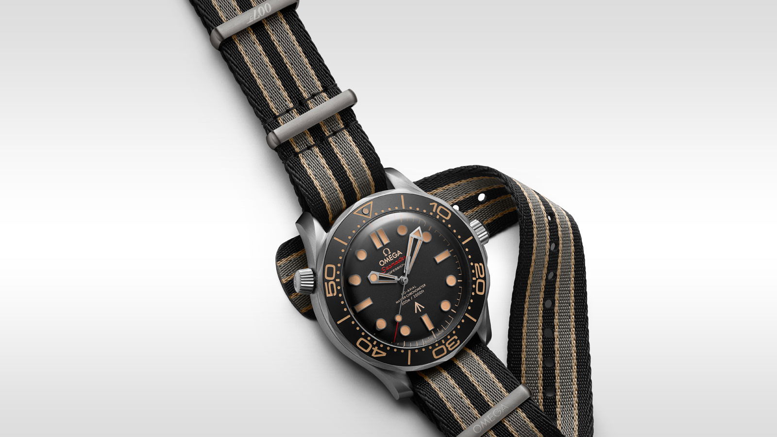 Omega Seamaster Diver 300M Co-Axial Master Chronometer 42 mm 007 Edition 210.92.42.20.01.001 Replica 4