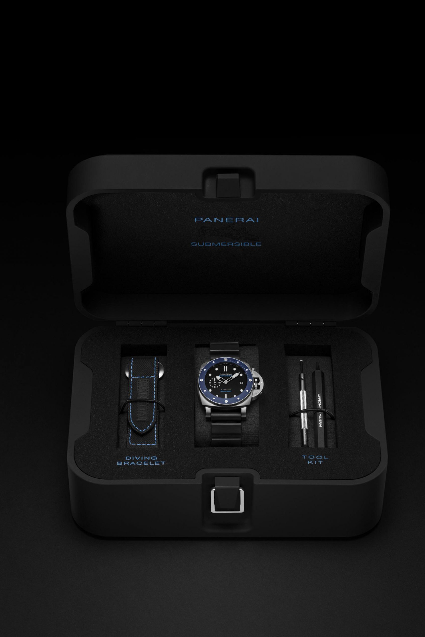 IMG_9081 Panerai Submersible Azzuro PAM01209 Replica 4