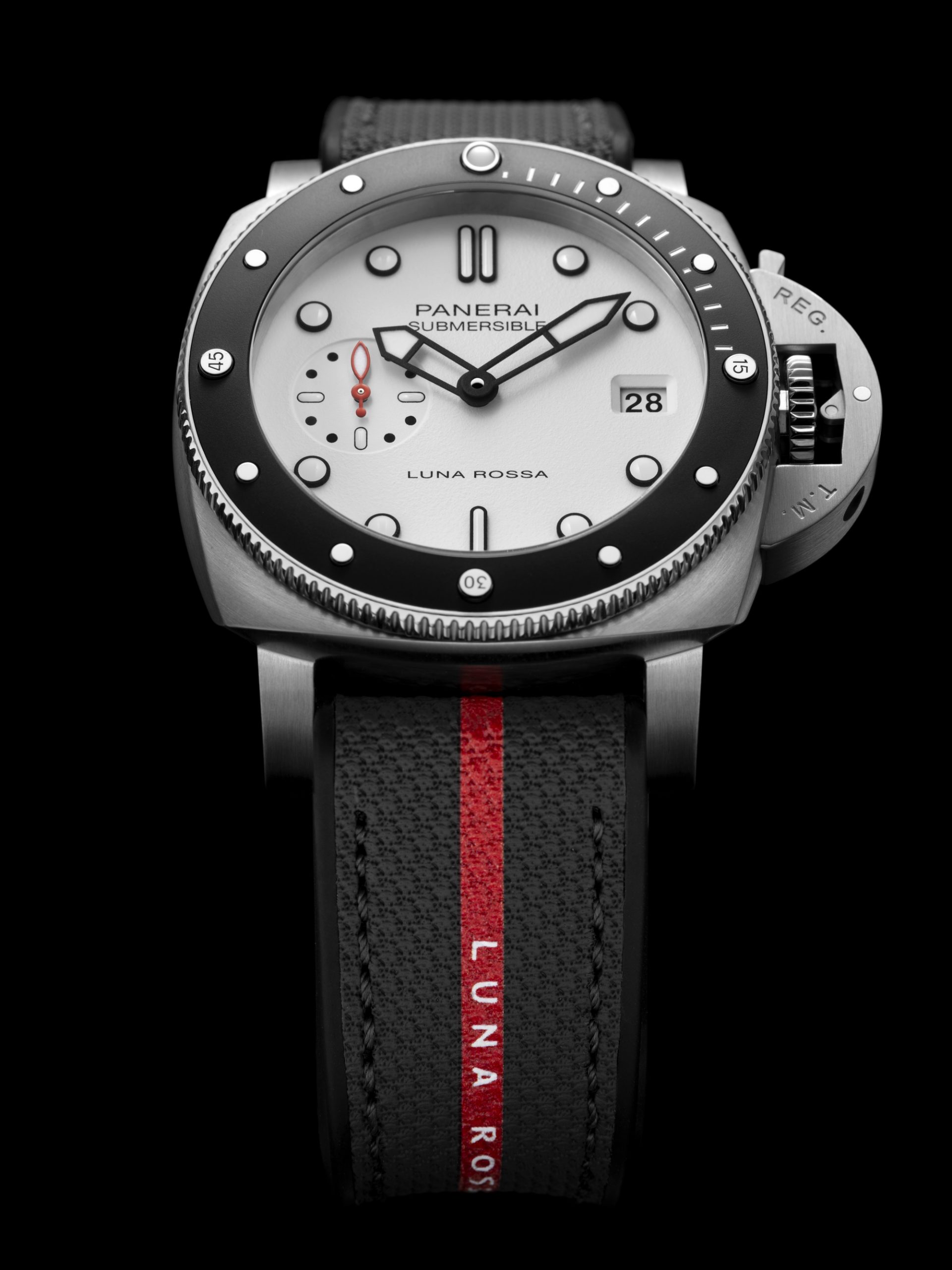 Panerai Submersible Luna Rossa PAM01579 Replica 4