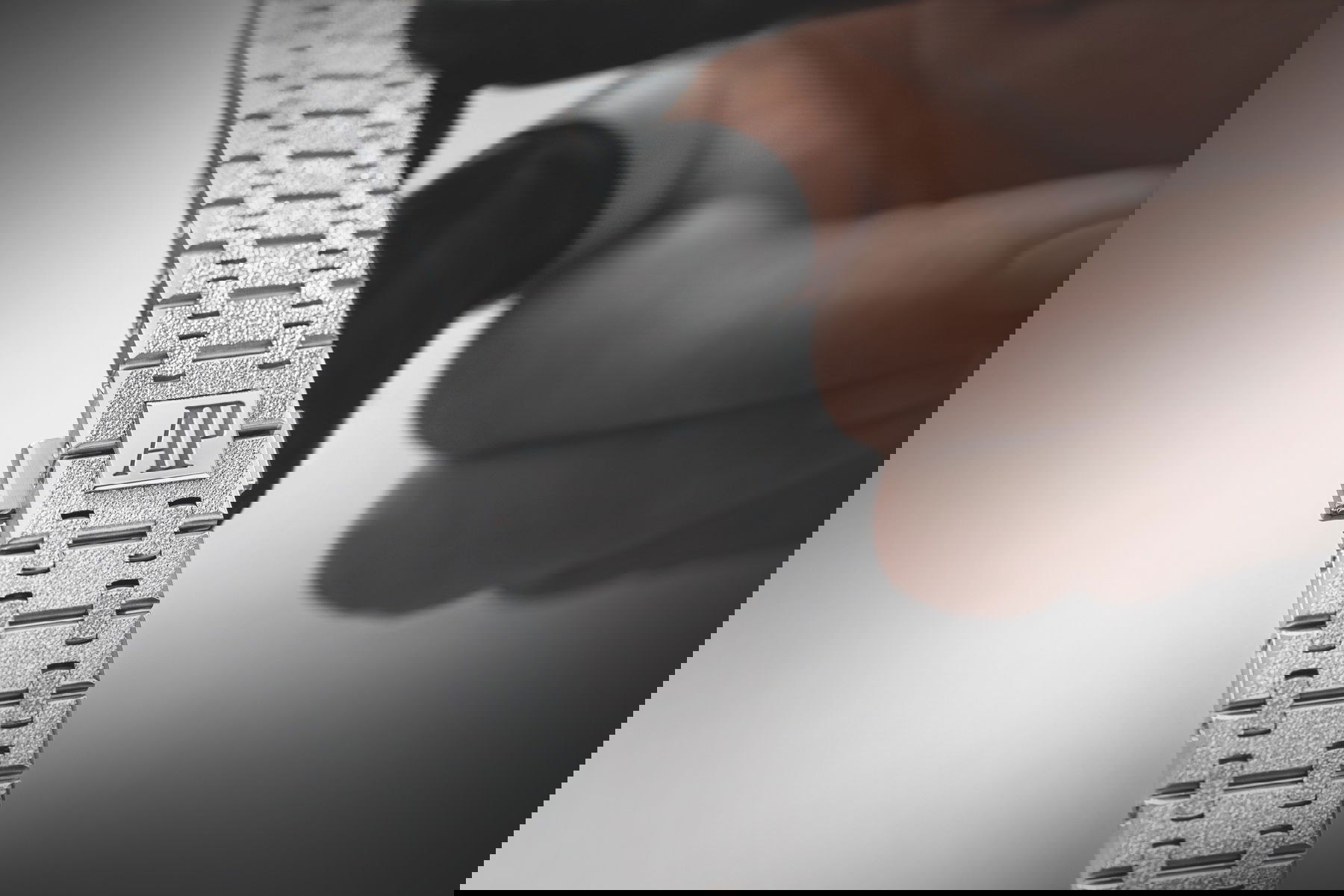 IMG_9081 Audemars Piguet Royal Oak Frosted Gold Selfwinding 77353BC.GG.1263BC.01 Replica 5