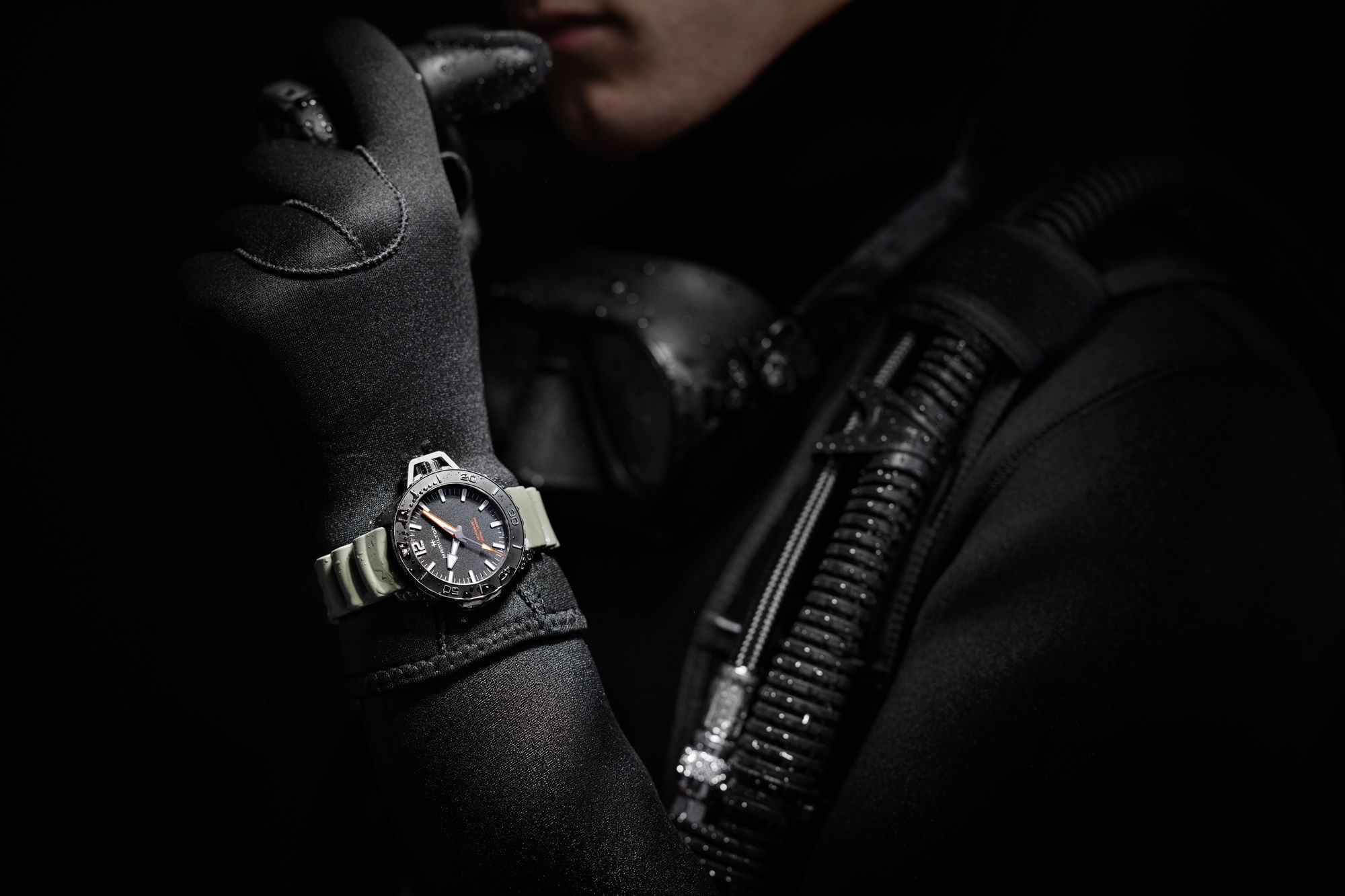 IMG_9081 Hamilton Khaki Navy Frogman Auto 46mm H77825331 Replica 5