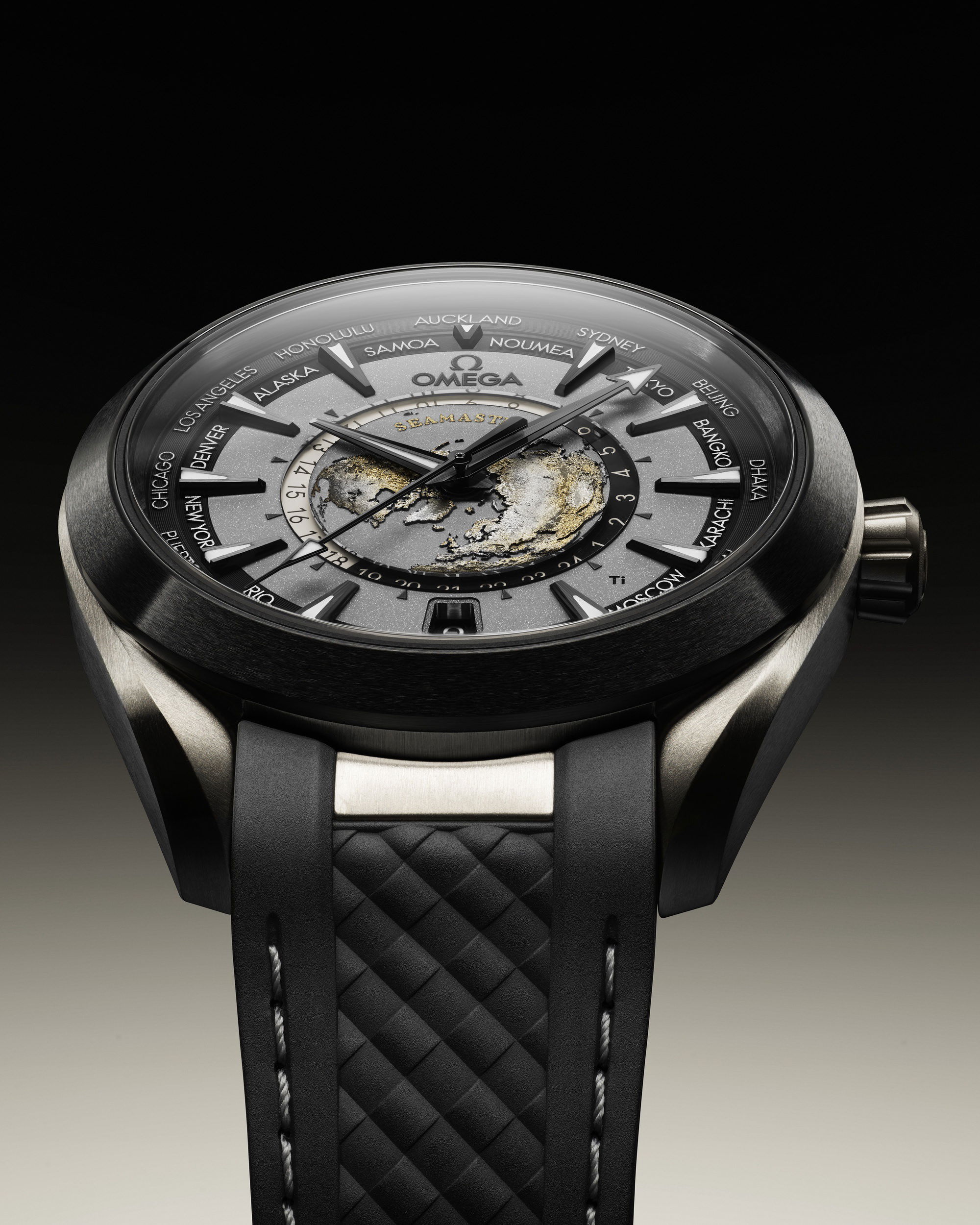 IMG_9081 Omega Seamaster Aqua Terra 150M Co-Axial Master Chronometer GMT Worldtimer 220.92.43.22.99.001 Replica 5