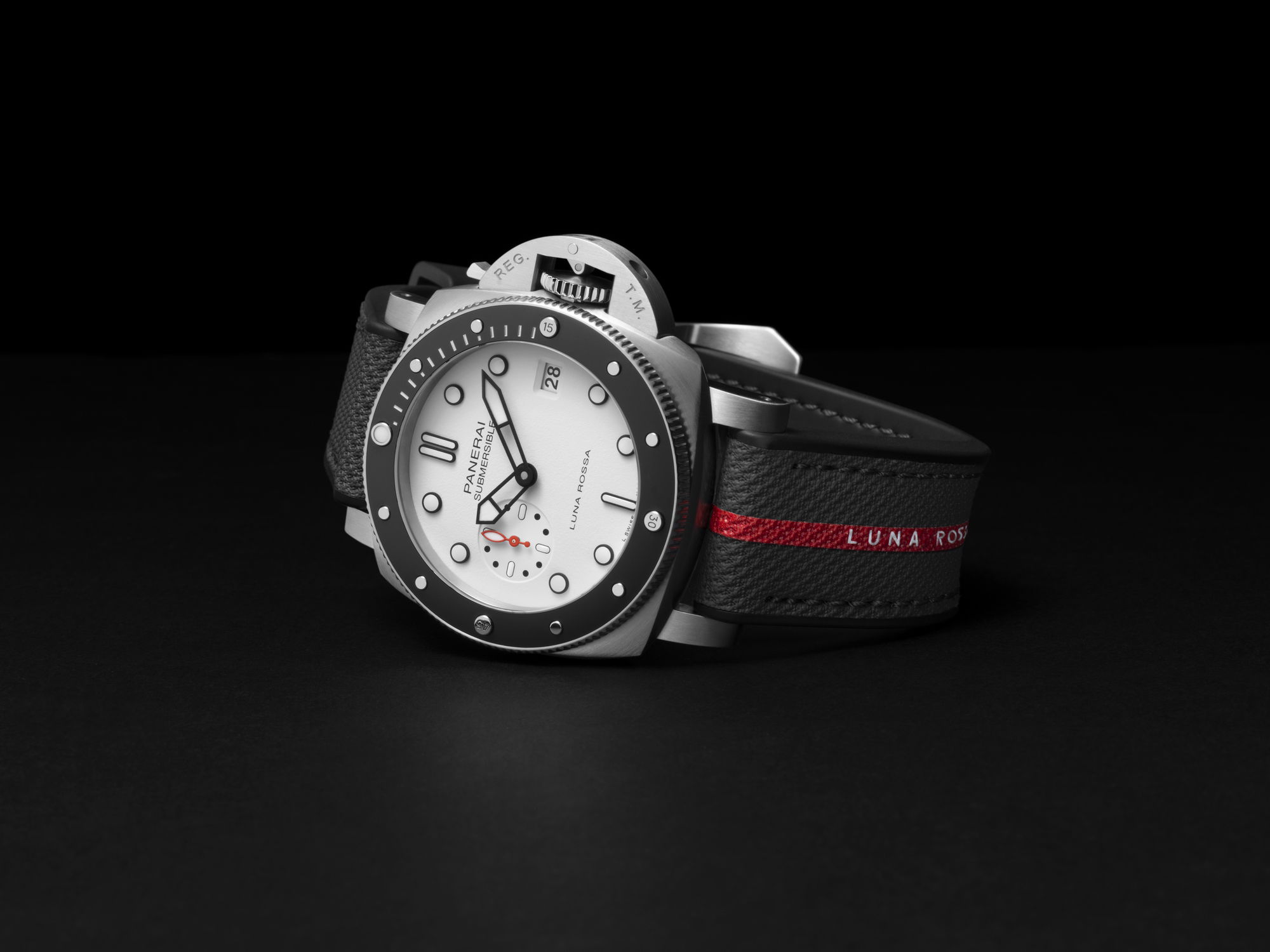 Panerai Submersible Luna Rossa PAM01579 Replica 5