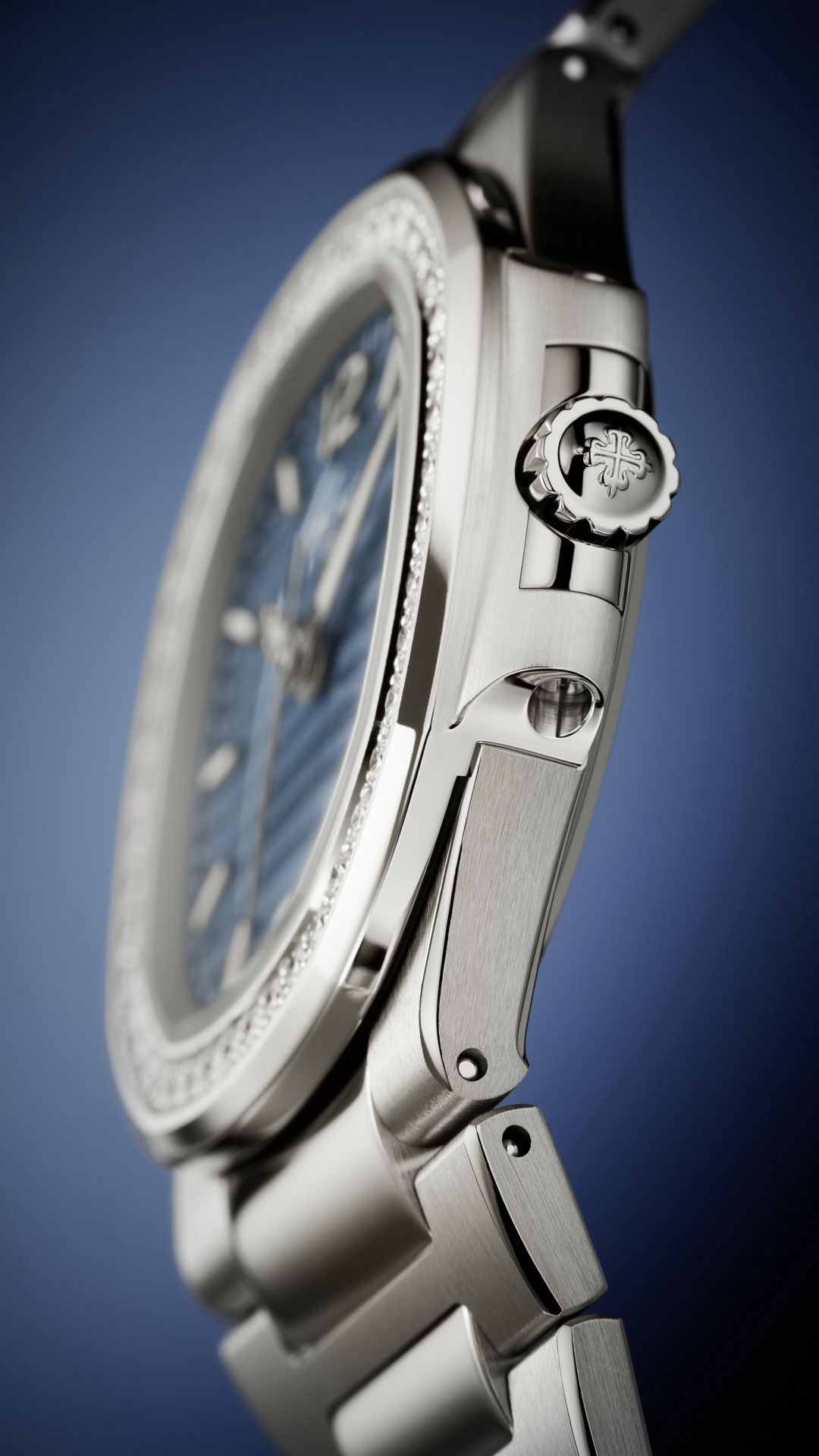 Patek Philippe Nautilus 7010/1G-013 Replica 5