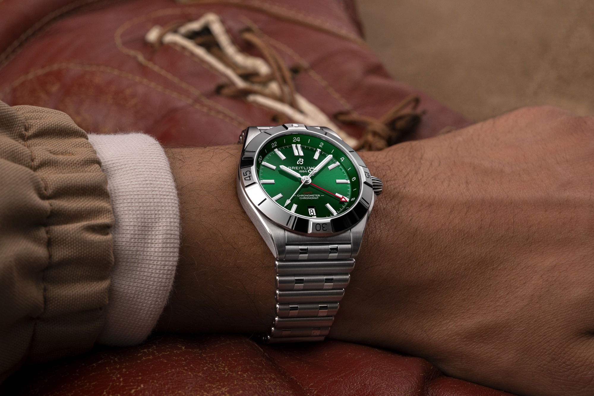 IMG_9081 Breitling Chronomat Automatic GMT 40 A32398101L1A1 Replica 6