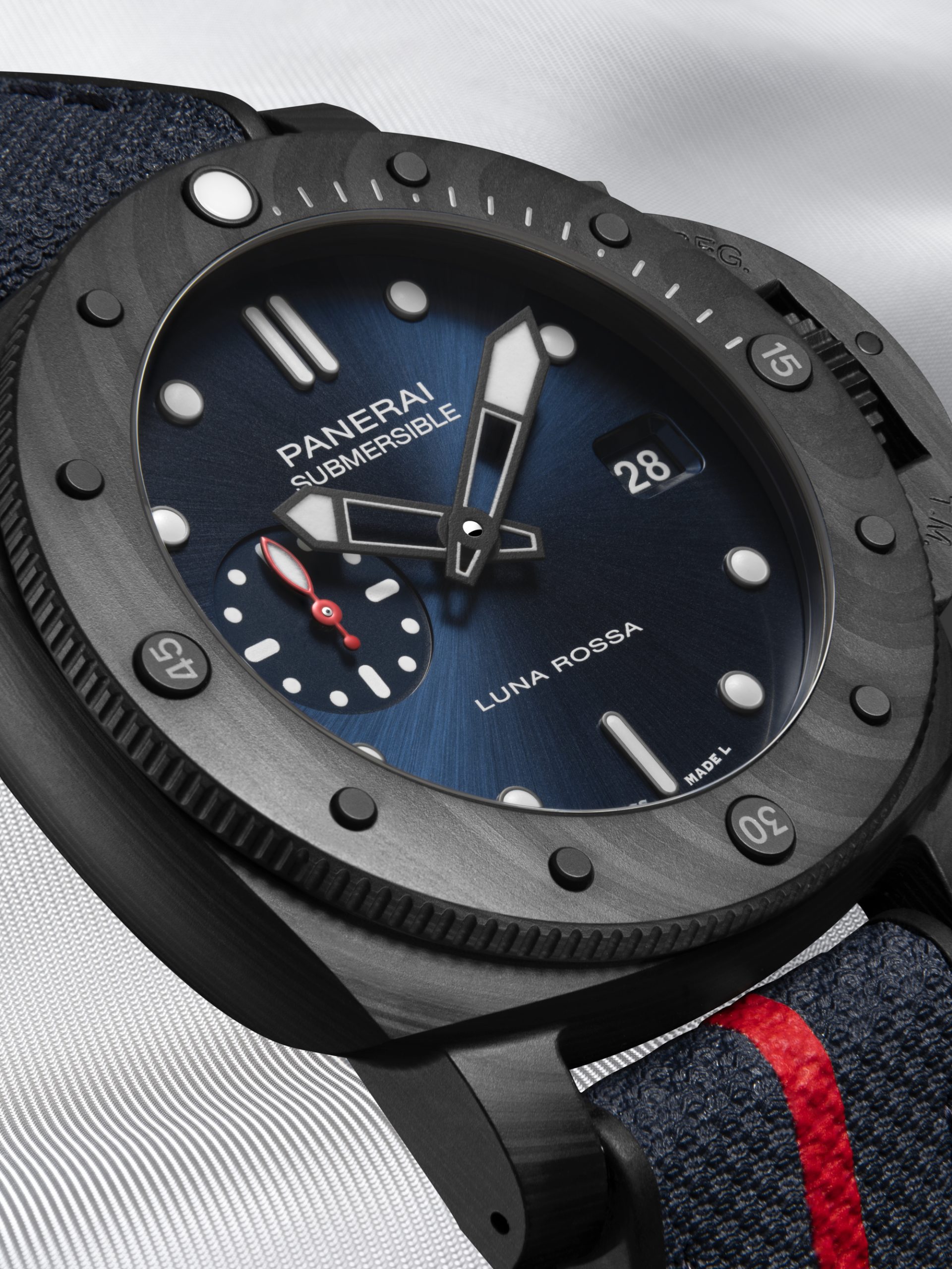 Panerai Submersible Luna Rossa Carbotech PAM01563 Replica 6