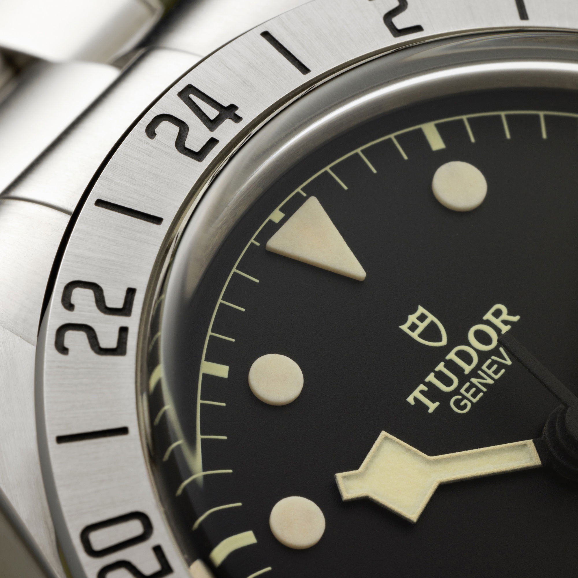 TUDOR Black Bay Pro M79470-0001 Replica 6
