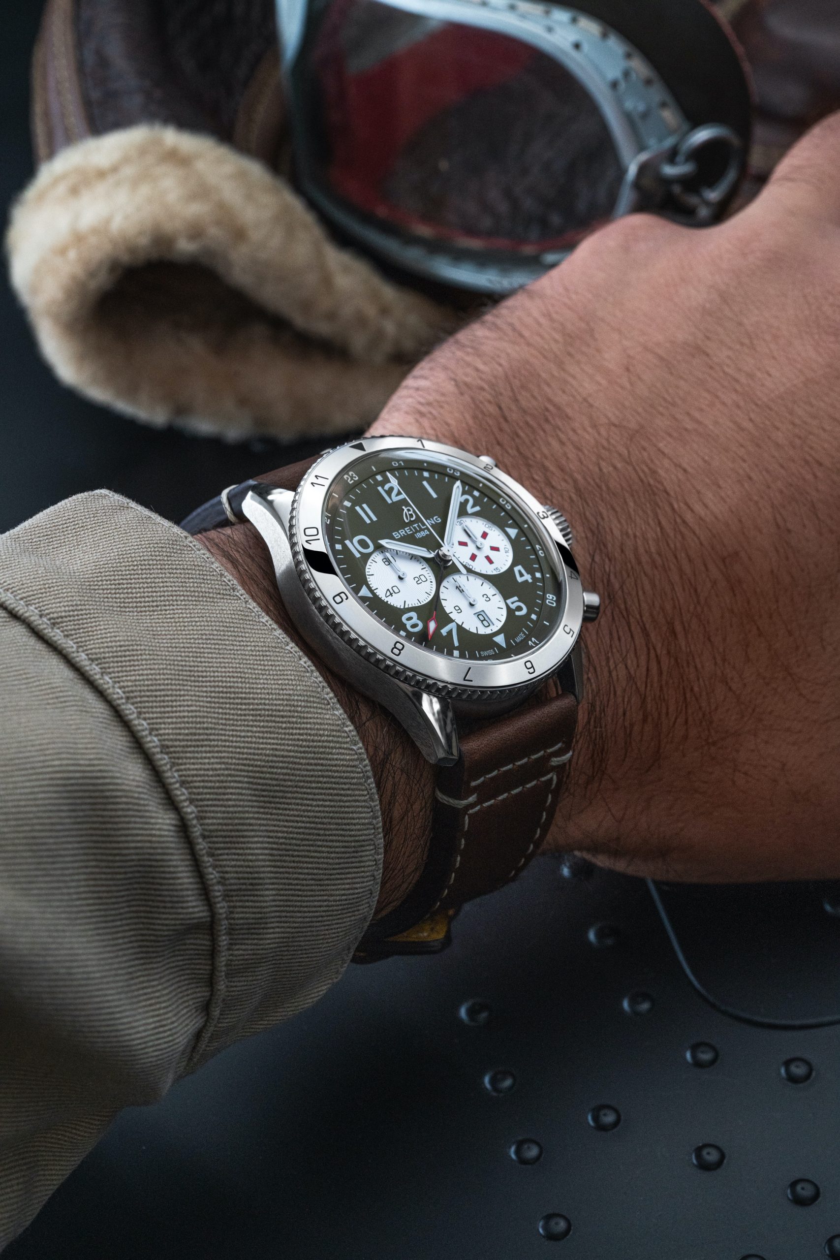 IMG_9081 Breitling Super AVI B04 Chronograph GMT 46 Curtiss Warhawk AB04452A1L1X1 Replica 8