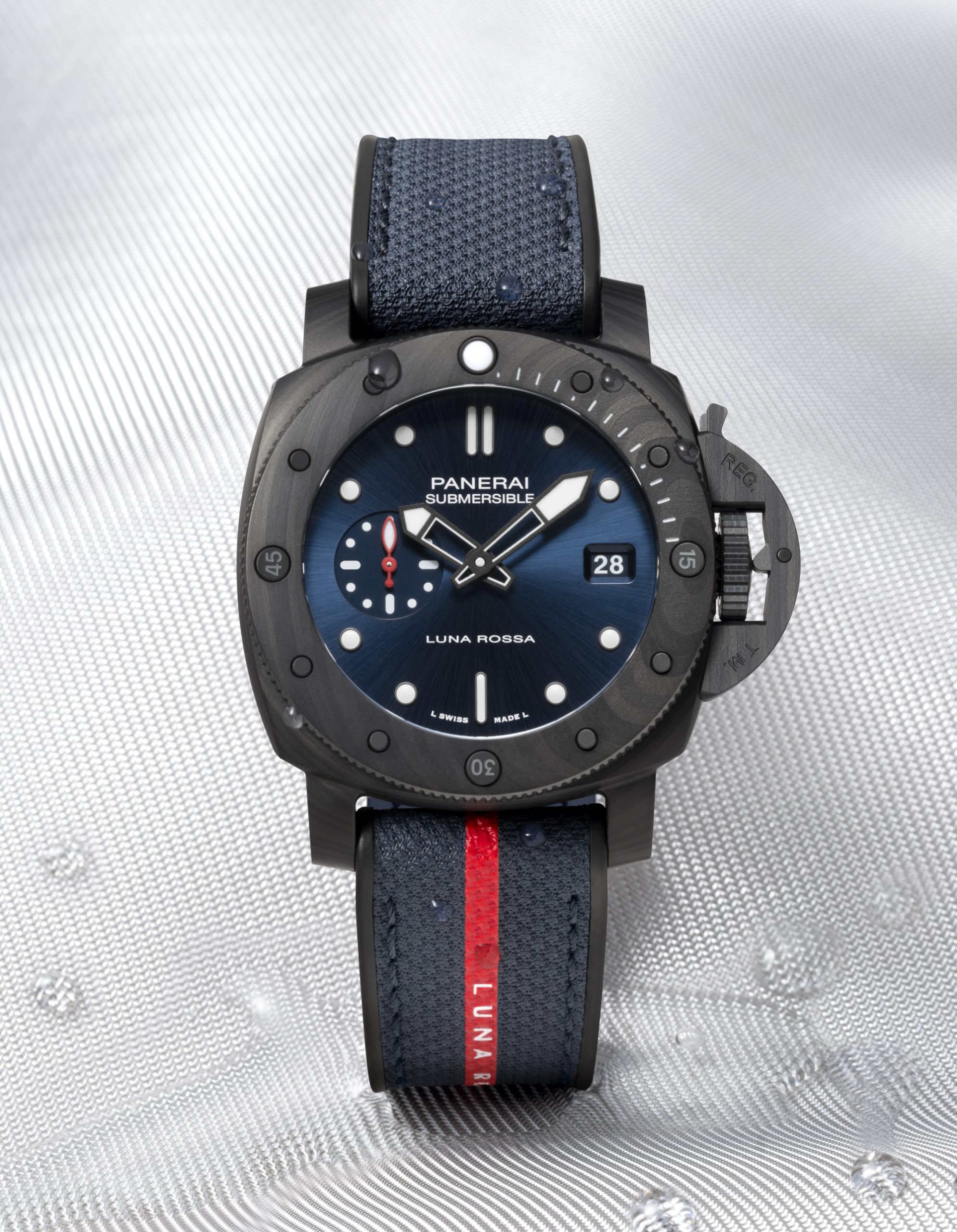 Panerai Submersible Luna Rossa Carbotech PAM01563 Replica 8