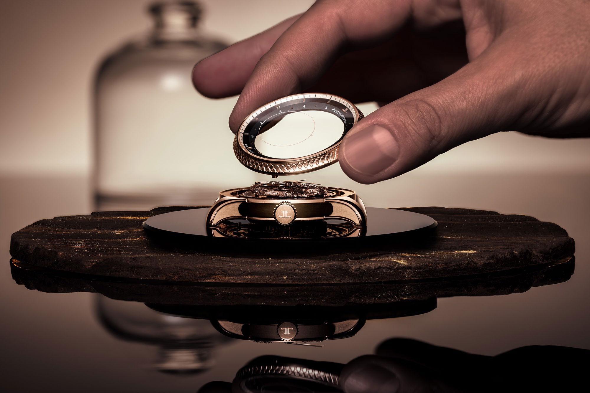 IMG_9081 Jaeger-LeCoultre Master Hybris Artistica Calibre 945 Dragon' Q52624A3 Replica 8